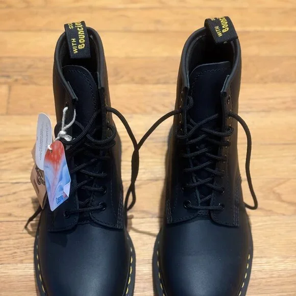 Dr. Martens 1460 slip resistant boots - men's size 9 - New with tags/never worn - Picture 1 of 8